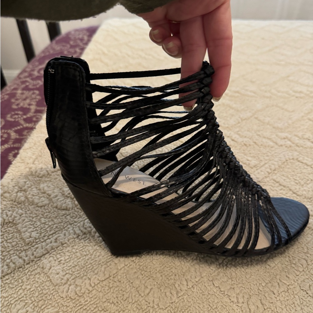 Nine West wedge sandals black great condition